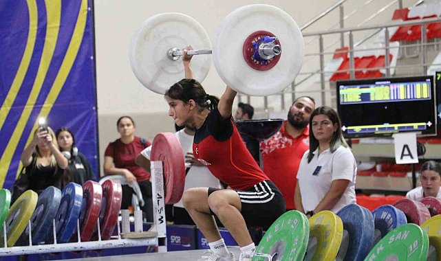 Gençler Kulüpler Türkiye Halter Şampiyonası Eskişehir'de başladı