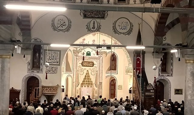 Gençler Mevlid-i Nebi Haftası'nda sabah namazında buluştu