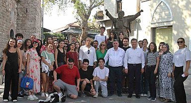 Gençlerden Bergama'da kültür gezisi