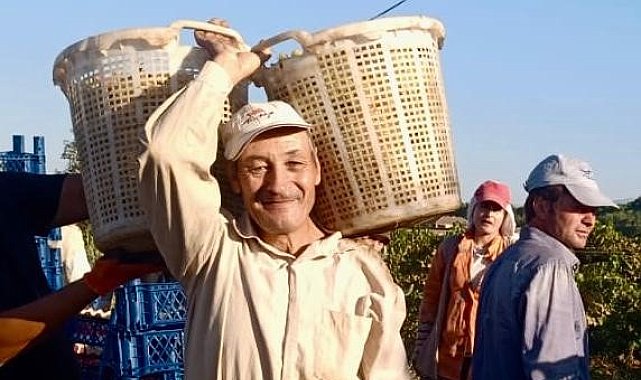 Gençlere taş çıkartıyor