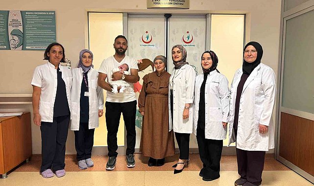 Giresun'da 440 gram doğan Buğlem bebek yaşama tutundu