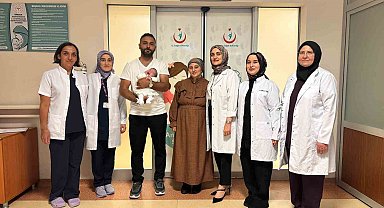 Giresun'da 440 gram doğan Buğlem bebek yaşama tutundu