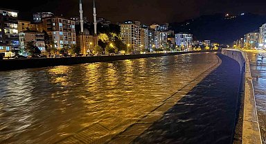 Giresun'da sağanak yağış hayatı olumsuz etkiledi