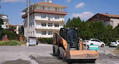 Gölbaşı Belediyesi yol çalışmalarına devam ediyor
