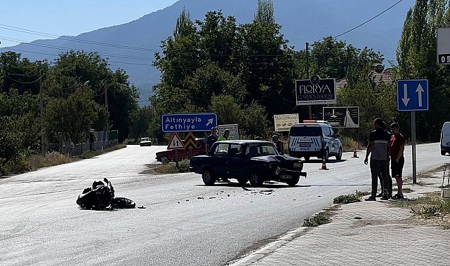 Gölhisar'da motosiklet ile otomobil çarpıştı: 1 yaralı