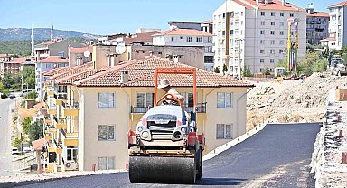 Gördes'te pazar yeri asfaltlanarak modern hale getirildi