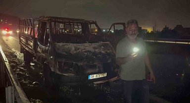 Gözlerinin önünde ekmek teknesi yanan vatandaş, alevlere müdahale etmeyen trafikteki diğer sürücülere tepki gösterdi