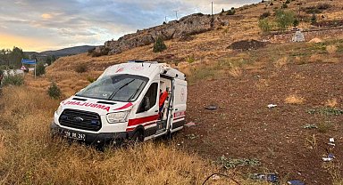 Gümüşhane'de ambulans takla attı: 3 sağlık personeli yaralandı