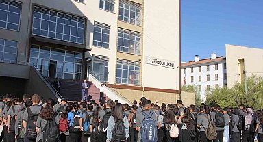 Gün, Iğdır Anadolu Lisesi'ni ziyaret etti