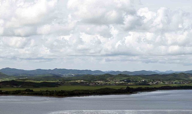 Güney Kore, deniz sınırını geçen Kuzey Kore gemisine uyarı ateşi açtı