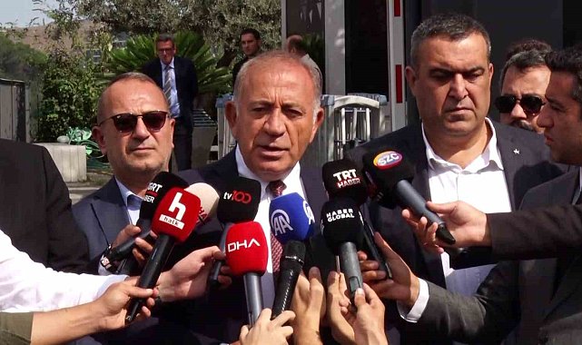 Gürsel Tekin CHP'nin Sarıyer'deki binasına geldi: "Biz Aziz İhsanlara yenilmeyeceğiz"