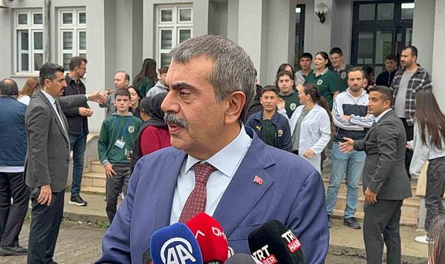 Habersiz ziyaret: Nöbetçi öğretmen Bakan Tekin'i veli sandı