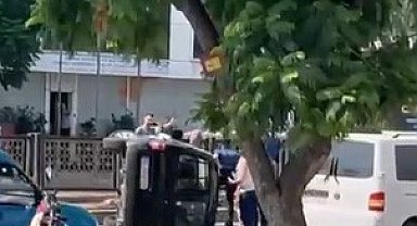 Hafif ticari araç böyle devrildi