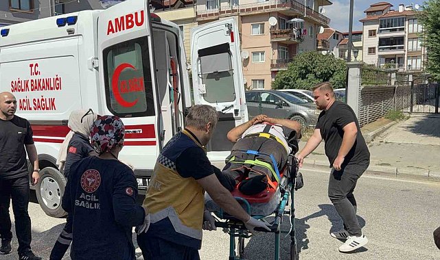 Hafif ticari araç ile çarpışan motosikletin sürücüsü yaralandı