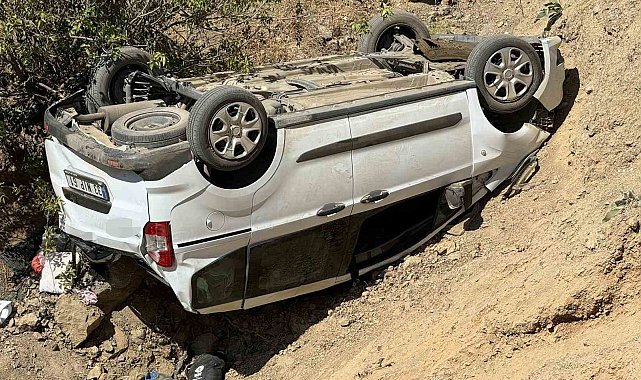 Hafif ticari araç uçuruma yuvarlandı: 1 ölü, 4 yaralı