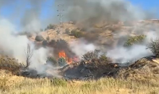 Hakkari'de anız yangını