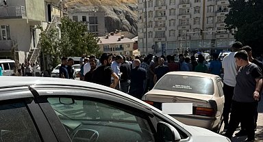 Hakkari'de freni patlayan çekici 6 araca çarparak durabildi