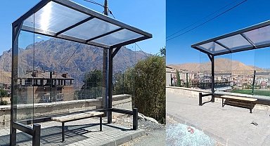 Hakkari'de yeni otobüs durakları tahrip edildi
