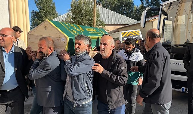 Halı sahada kalp krizi geçiren vatandaş Yüksekova'da toprağa verildi