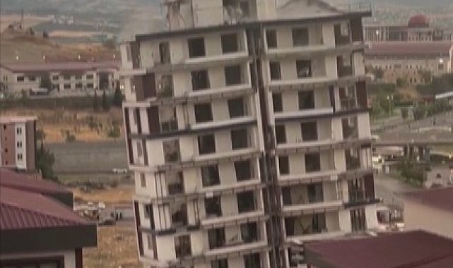 Hasarlı bina yıkıldı