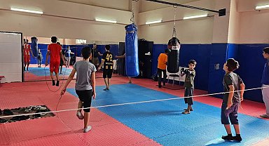 Hasköy'de gençlerin yoğun ilgi gösterdiği boks antrenmanları sürüyor