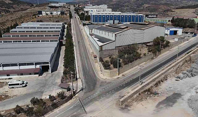 Hatay Büyükşehir Belediyesi, Antakya OSB'de yolları asfaltladı