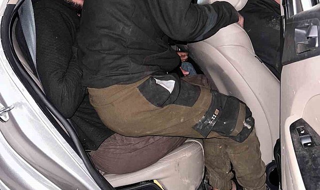 Hatay'da 26 kaçak göçmen yakalandı: 3 tutuklama