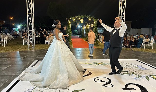 Hatay'ın Ganalı gelini Gifty, davul zurna eşliğinde gerçekleşen düğününün tadını çıkarttı