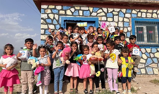 Hayırsever polis memuru Şahin'den 'Askıda Kırtasiye' projesi