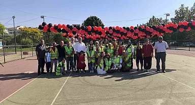 Hayırseverler bin 350 öğrenciye okul eşyaları hediye etti