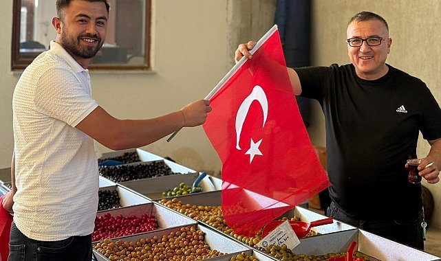 Hisarcık AK Gençlikten üye kaydı ve esnafa Türk bayrağı dağıtımı