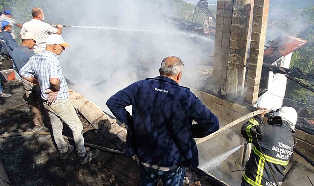Hisarcık'ta bir evde çıkan yangın ormana sıçramadan söndürüldü