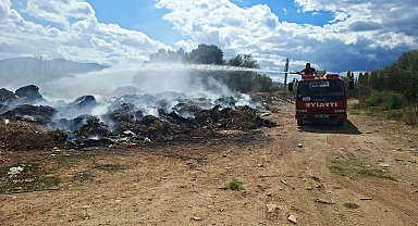 Hisarcık'ta çöplüğe dönen çayın kenarında yangın çıktı
