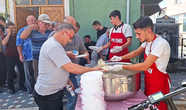 Hisarcık'ta Mevlid-i Nebi Haftası dolayısıyla vatandaşlara pilav dağıtıldı