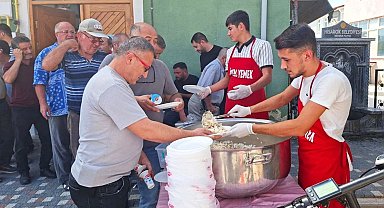 Hisarcık'ta Mevlid-i Nebi Haftası dolayısıyla vatandaşlara pilav dağıtıldı