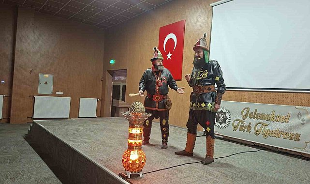 Hisarcık'ta öğrencilere "Yeşil vatan, orman sevgisi" konulu Hacivat-Karagöz gölge oyunu
