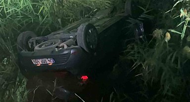 Hızlı tren telaşı kazayla bitti, araç kanala düştü: 2 yaralı