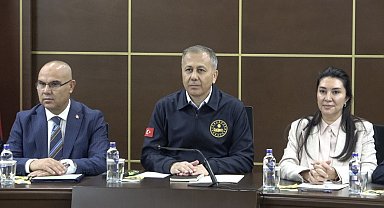 İçişleri Bakanı Yerlikaya Ağrı'da STK temsilcileriyle buluştu