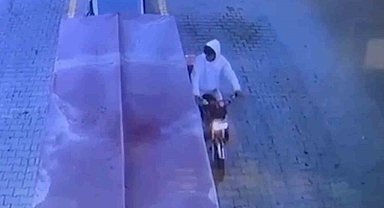 İki ilde motosiklet çalan şüpheliler 52 saatlik güvenlik kamerası görüntüsü izlenerek yakalandı