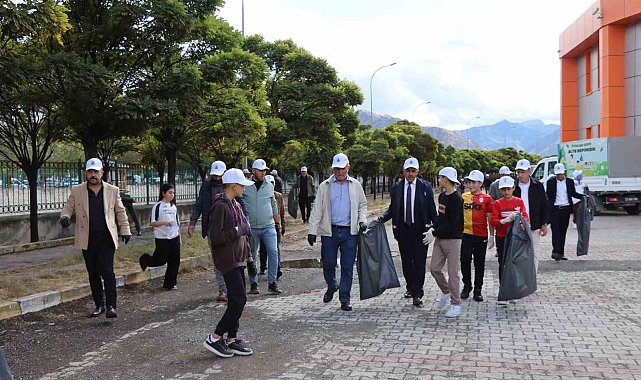İlçede seferberlik başlattılar, çöpleri topladılar