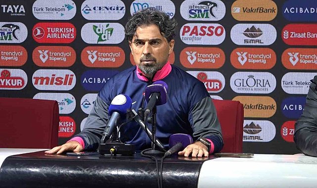 İlhan Palut: "Yine kötü bir golle maçı kaybettik"