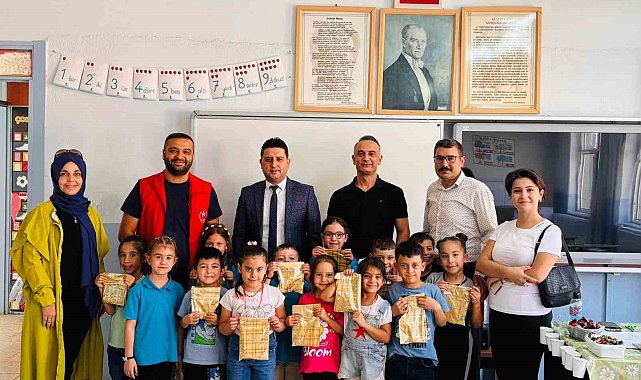 Ilıdağlı öğrenciler kırtasiye malzemeleri sevinci yaşadı