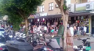 İngiliz turistler ile esnaf birbirine girdi: Taş ve sopalar havada uçuştu