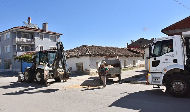 İnönü Belediyesi'nden ilçe içi yollarda bakım çalışmaları devam ediyor