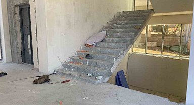 İnşaat merdivenlerinden yuvarlanan işçi yaralandı