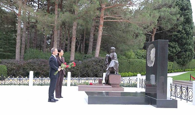 İnsan Hakları ve Eşitlik Kurumu Başkanı Altun, Bakü'de şehitlikleri ziyaret etti
