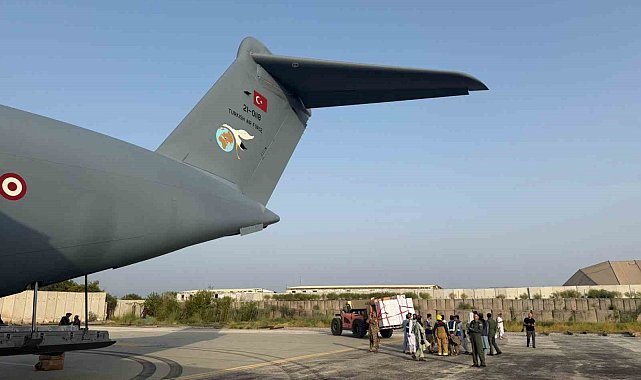 İnsani yardım malzemeleri Türk Hava Kuvvetleri'ne ait uçakla Afganistan'a ulaştırıldı