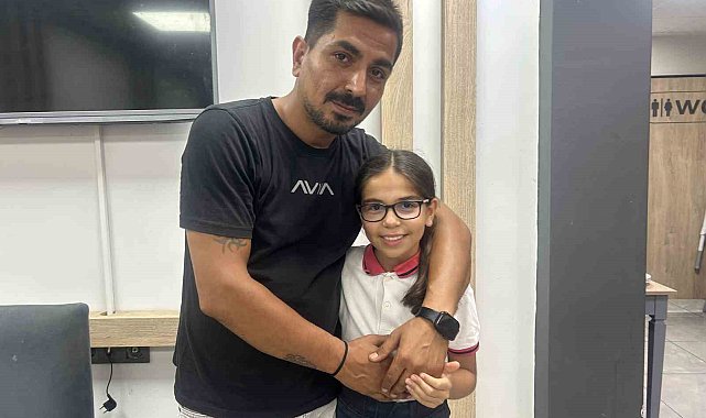 İnternette gördüğü akımla tüm şehre kızının doğum gününü kutlattı