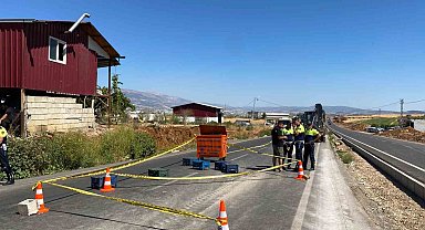 İş makinesi kardeşlere çarptı: 2 yaşındaki Hatice öldü, abisi ağır yaralandı