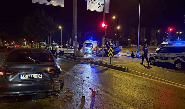 Işıkta bekleyen otomobile arkadan çarpıp, takla attı